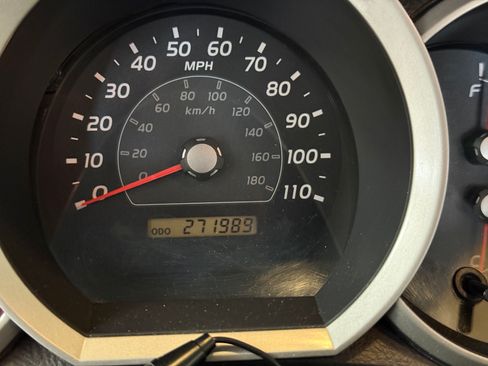 Used 2006 Toyota 4Runner SR5 AWD/4WD image 22