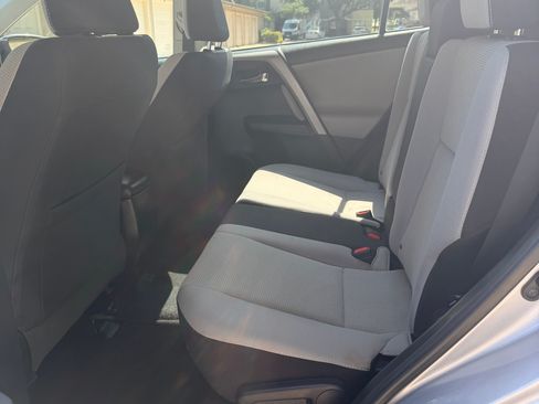Used 2017 Toyota RAV4 XLE FWD image 10
