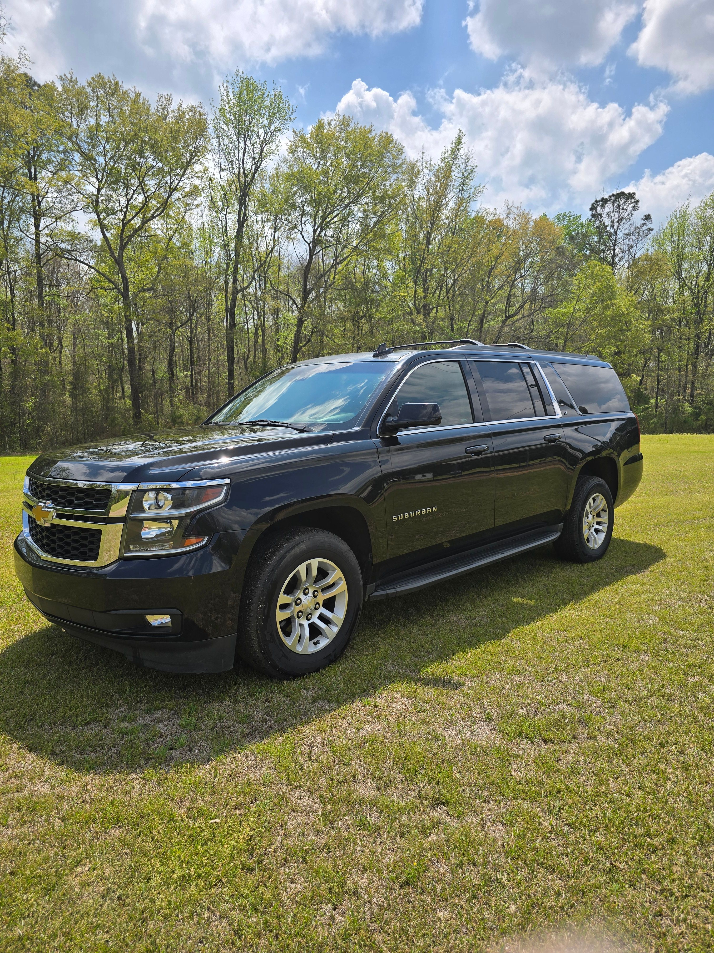 Used 2016 Chevrolet Suburban LT w/ Luxury Package RWD image 4