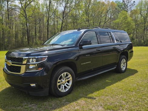 Used 2016 Chevrolet Suburban LT w/ Luxury Package image 4