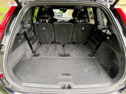Used 2018 Volvo XC90 T6 Momentum w/ Convenience Package AWD/4WD image 10