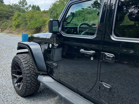 Used 2021 Jeep Gladiator Sport image 6