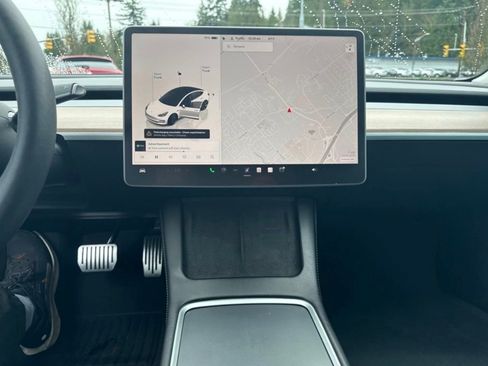 Used 2023 Tesla Model 3 Standard Range image 6