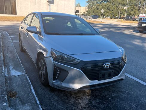 Used 2017 Hyundai Ioniq SEL image 5