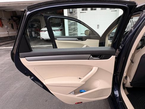 Used 2015 Volkswagen Passat 1.8T Limited Edition image 10