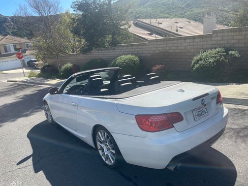 Used 2012 BMW 328i Convertible image 4
