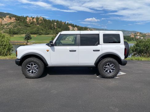 Used 2025 Ford Bronco Badlands image 10