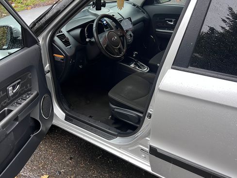 Used 2013 Kia Soul + image 5