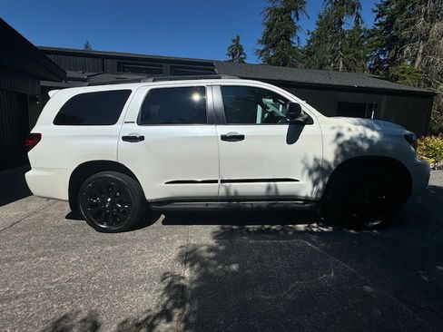 Used 2021 Toyota Sequoia Nightshade w/ Safety & Convenience Package AWD/4WD image 5