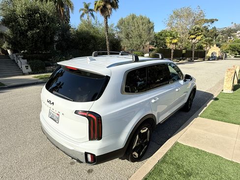 Used 2023 Kia Telluride EX w/ EX Captain's Chair Package FWD image 10