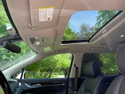 Used 2021 Buick Enclave Avenir w/ Avenir Technology Package FWD image 15