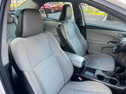 Used 2017 Toyota Camry SE image 12