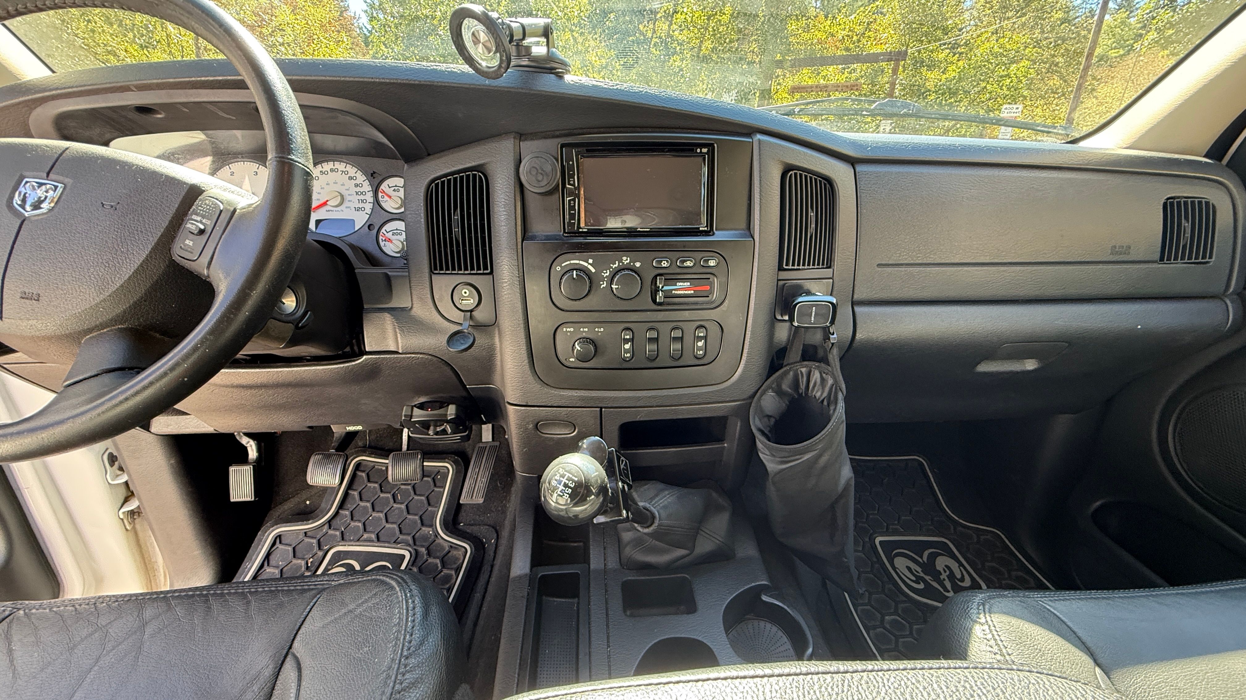 Used 2005 Dodge Ram 2500 Truck SLT AWD/4WD image 4