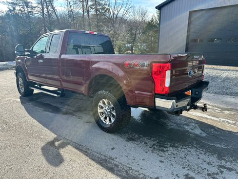 Used 2017 Ford F250 XLT w/ XLT Premium Package image 8