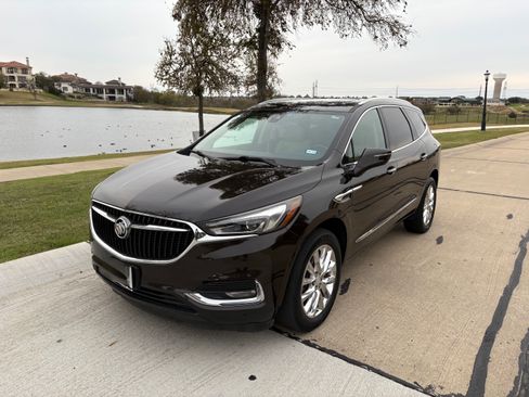 Used 2018 Buick Enclave Premium w/ Experience Buick Package image 4