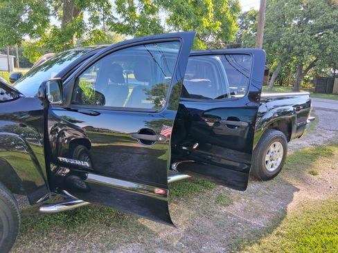 Used 2013 Toyota Tacoma PreRunner w/ SR5 Pkg RWD image 8