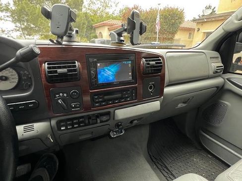Used 2005 Ford F250 Lariat image 10