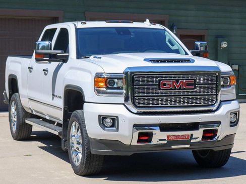Used 2018 GMC Sierra 2500 Denali AWD/4WD image 5