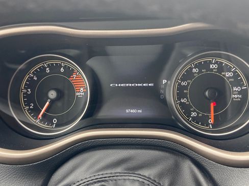 Used 2017 Jeep Cherokee Limited image 11