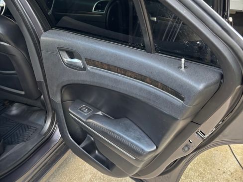 Used 2014 Chrysler 300 C AWD/4WD image 10