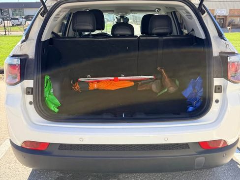 Used 2019 Jeep Compass Latitude w/ Safety & Security Group image 11