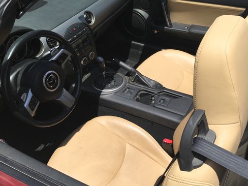 Used 2012 MAZDA MX-5 Miata Grand Touring w/ Premium Pkg RWD image 10