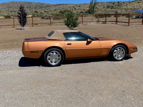 Used 1994 Chevrolet Corvette Convertible RWD image 8