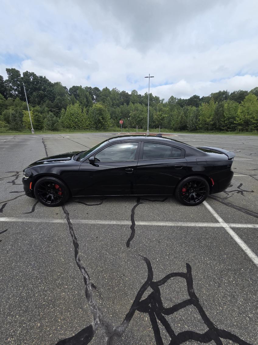 Used 2017 Dodge Charger SXT w/ Plus Group RWD image 17