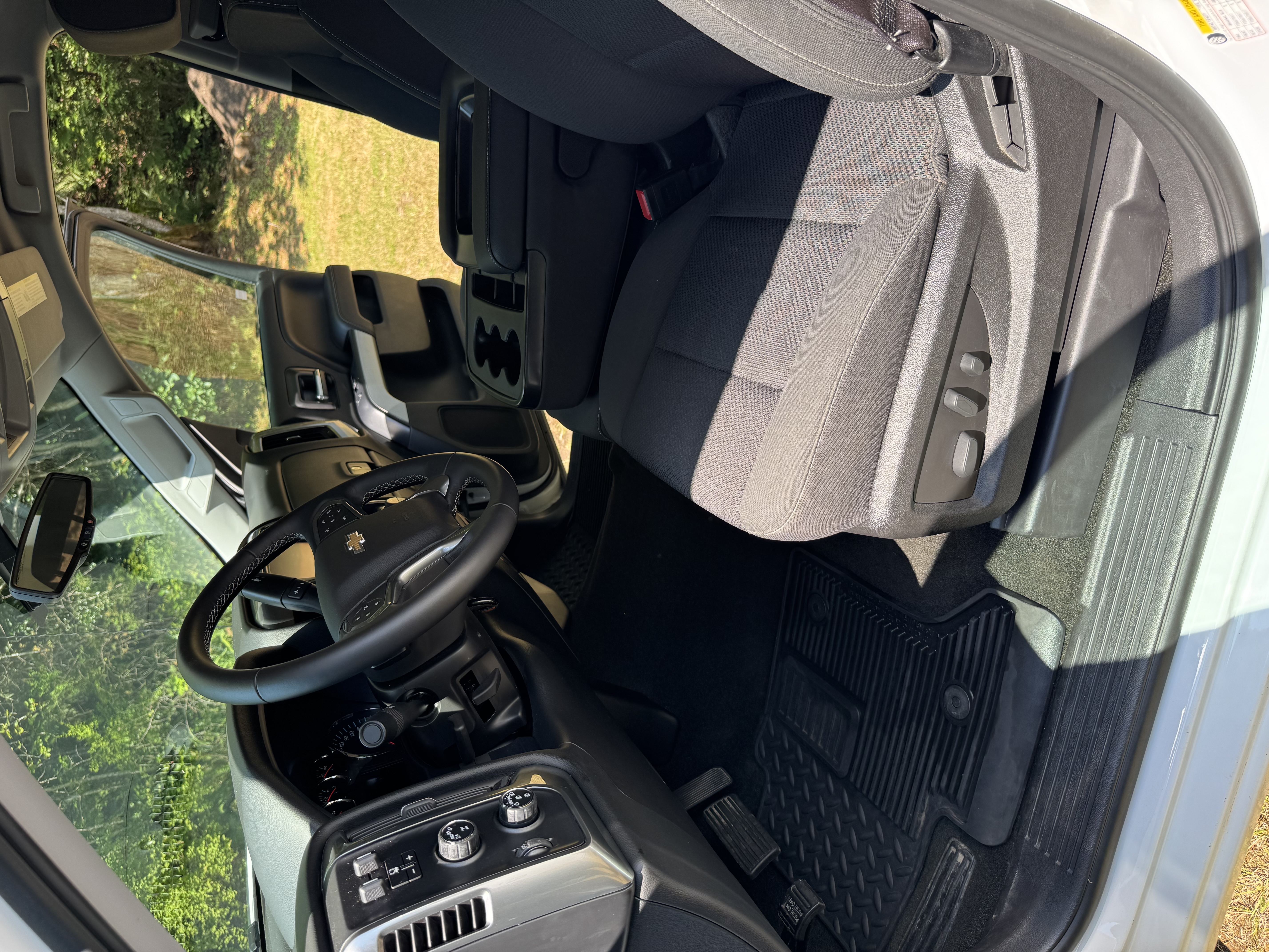 Used 2017 Chevrolet Silverado 1500 LT w/ All Star Edition AWD/4WD image 4