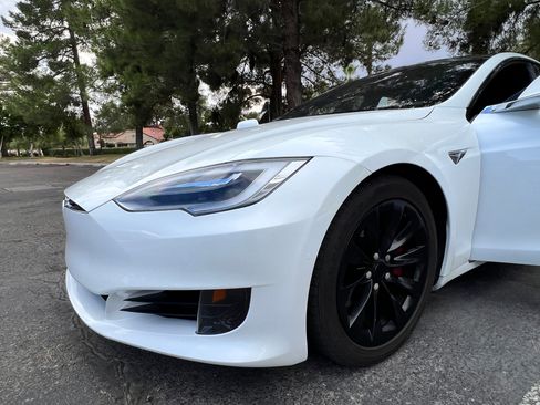 Used 2016 Tesla Model S 60D image 8