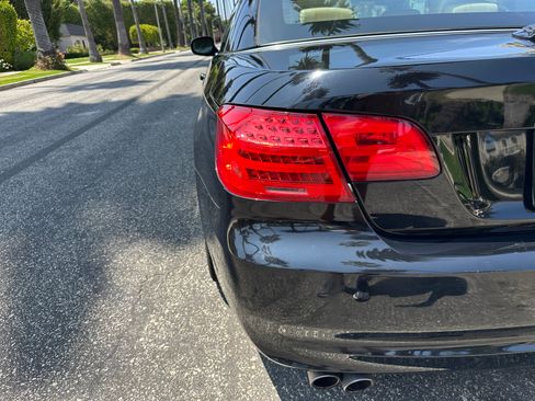 Used 2011 BMW 328i Convertible image 22