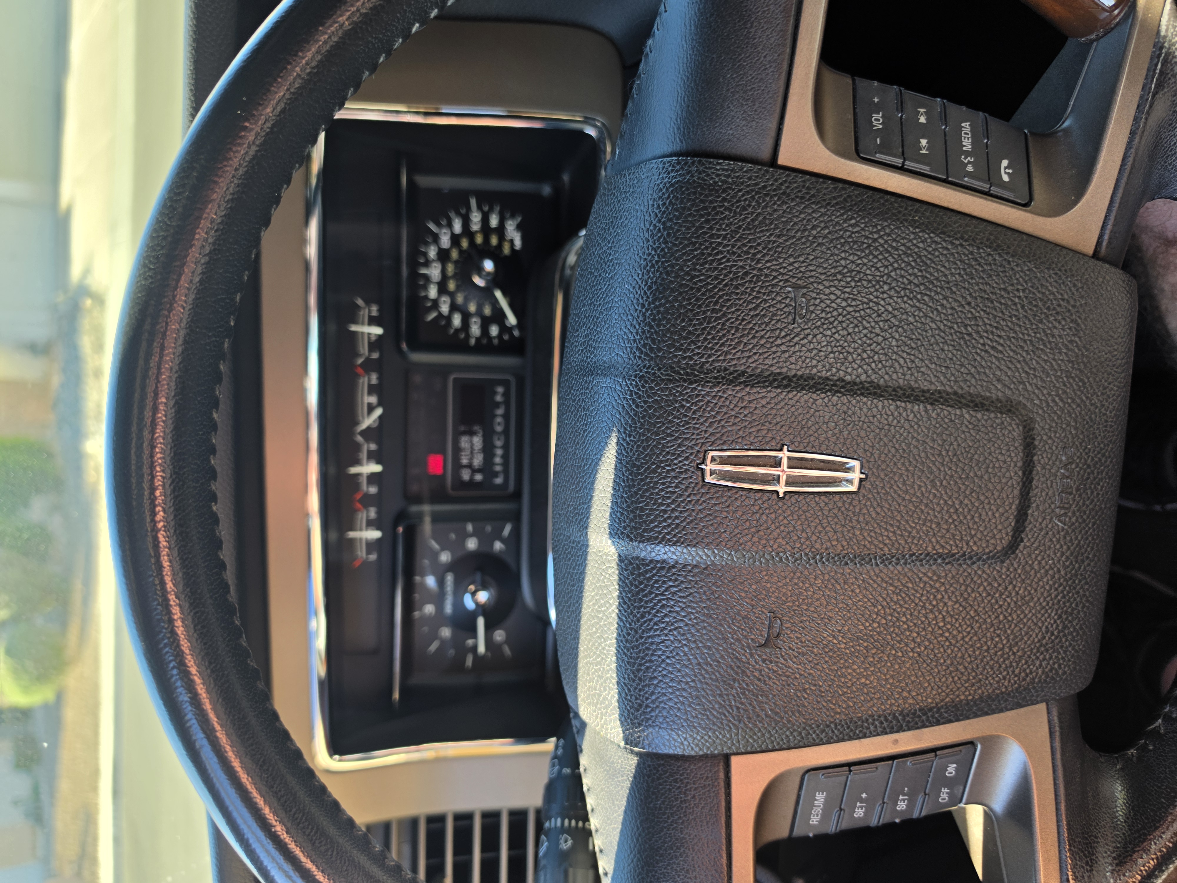 Used 2012 Lincoln Navigator 4WD image 21