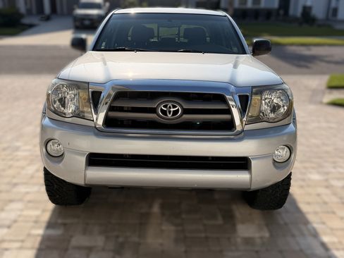 Used 2010 Toyota Tacoma PreRunner RWD image 2
