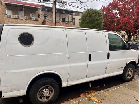 Used 2006 Chevrolet Express 2500 image 5
