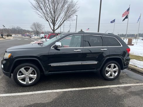 Used 2013 Jeep Grand Cherokee Overland Summit image 9