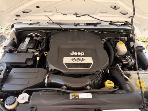 Used 2012 Jeep Wrangler Sport w/ Connectivity Group AWD/4WD image 10