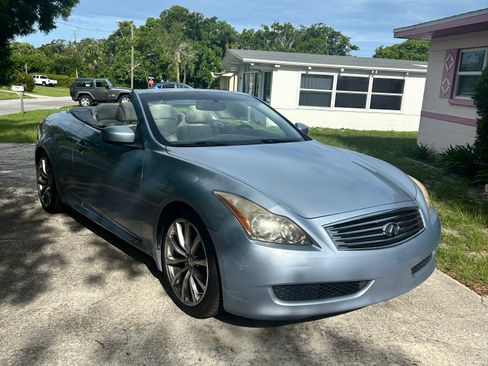 Used 2010 INFINITI G37 Convertible w/ Premium Pkg RWD image 9
