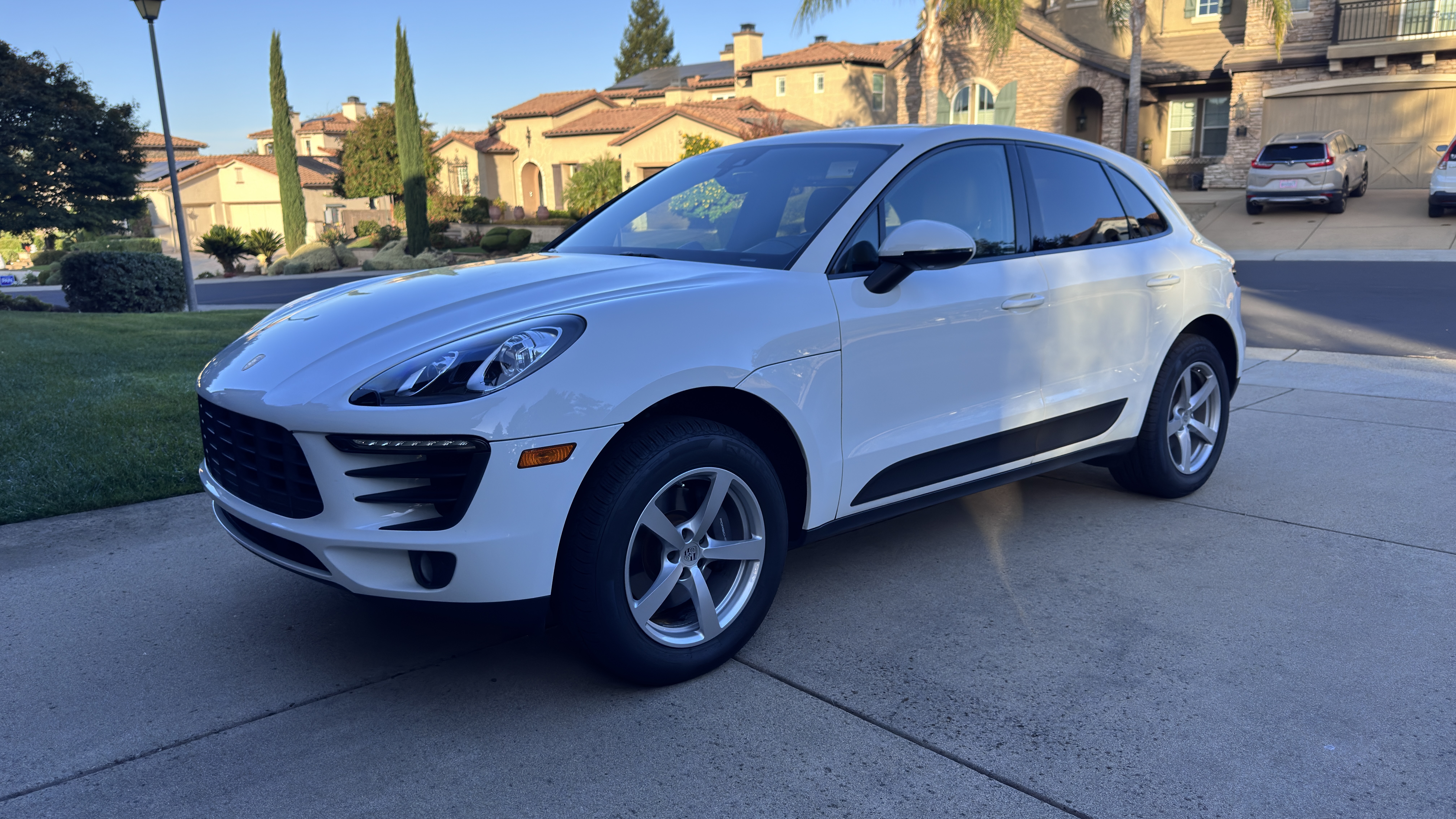 Used 2018 Porsche Macan Sport Edition AWD/4WD image 1