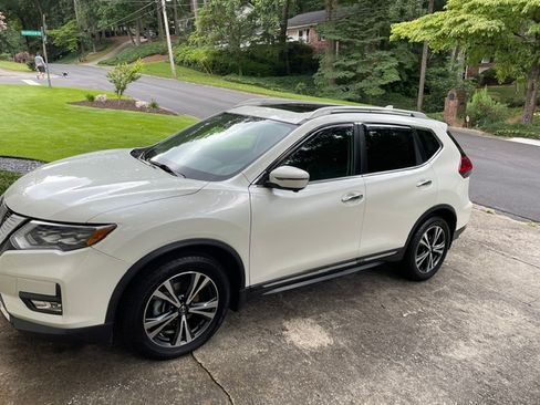 Used 2017 Nissan Rogue SL w/ SL Premium Package FWD image 1