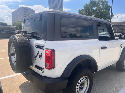 Used 2021 Ford Bronco 2-Door AWD/4WD image 2