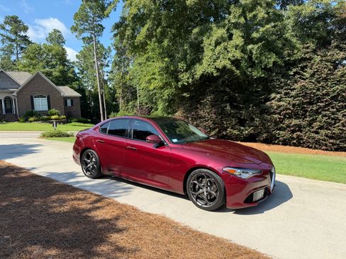 Used 2018 Alfa Romeo Giulia Ti Sport w/ Quick Order Package 22U Sport RWD image 4