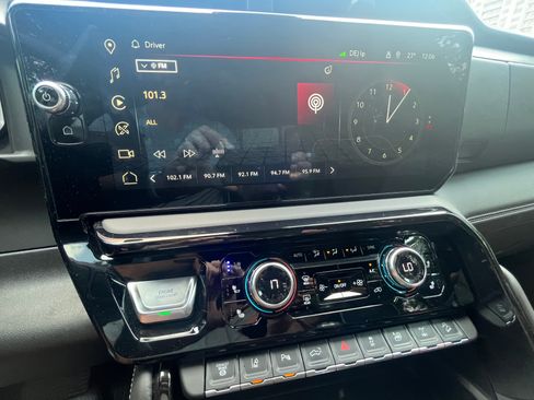 Used 2025 GMC Sierra 2500 AT4X w/ AT4X AEV Edition image 19