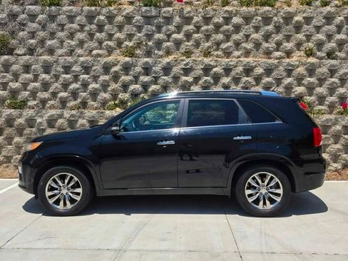 Used 2012 Kia Sorento SX image 2