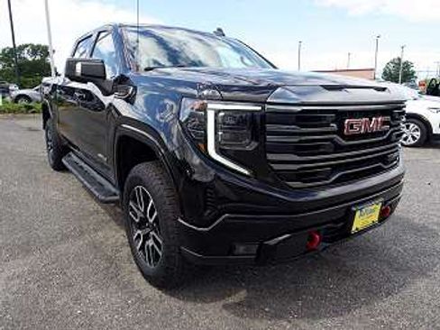 Used 2020 GMC Sierra 1500 AT4 w/ AT4 Premium Package AWD/4WD image 4