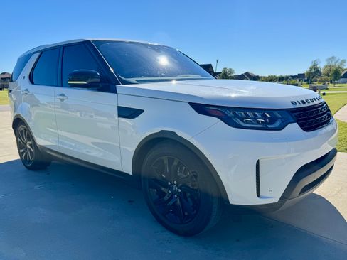 Used 2017 Land Rover Discovery SE image 6