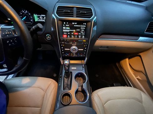 Used 2017 Ford Explorer Limited w/ Equipment Group 301A FWD image 17