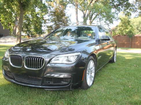 Used 2013 BMW 750Li xDrive AWD/4WD image 4