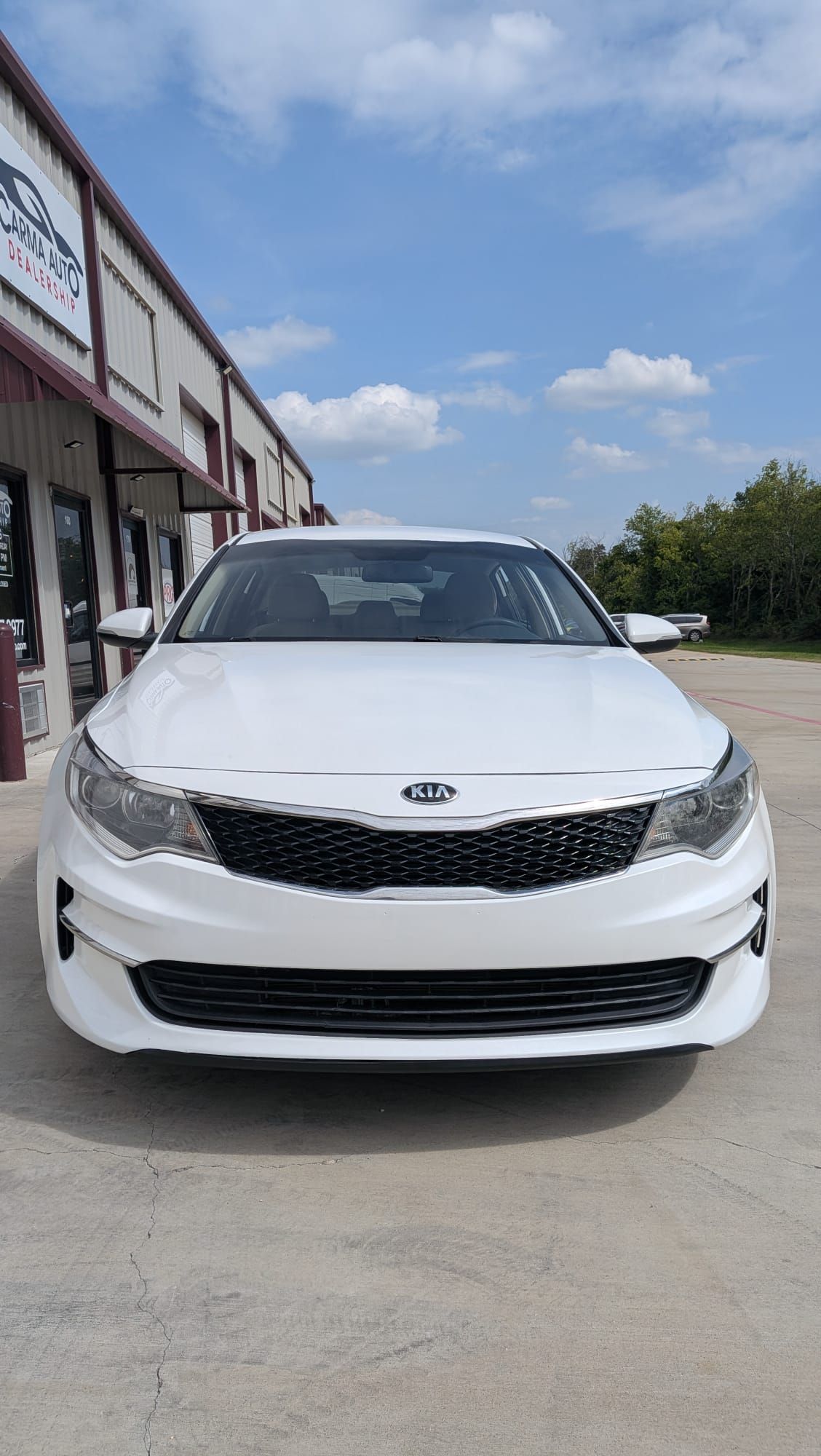 Used 2017 Kia Optima LX FWD image 1