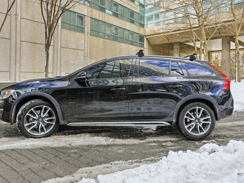 Used 2018 Volvo V60 T5 Cross Country w/ Convenience Package image 13