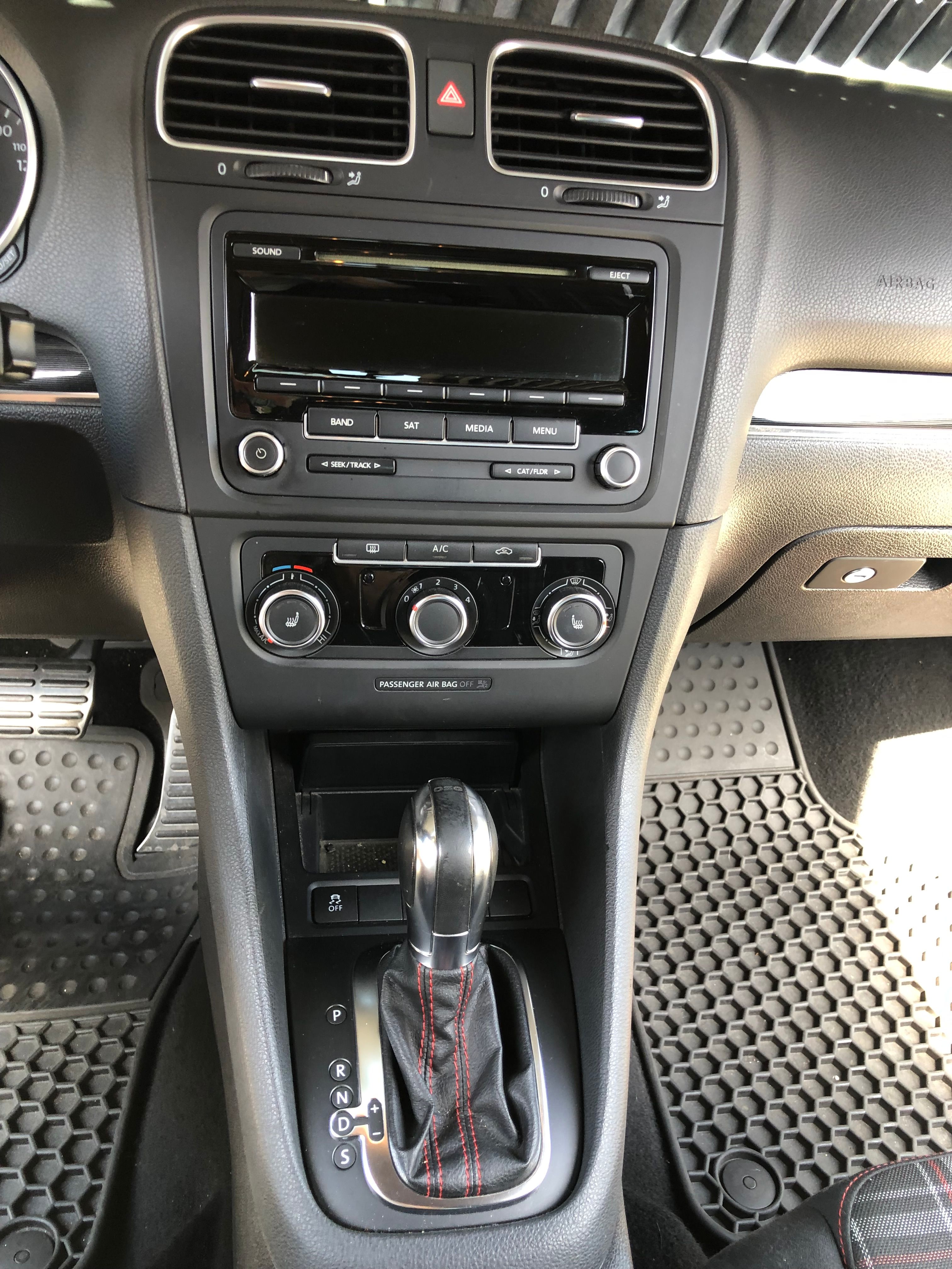 Used 2013 Volkswagen Golf 2-Door FWD image 14